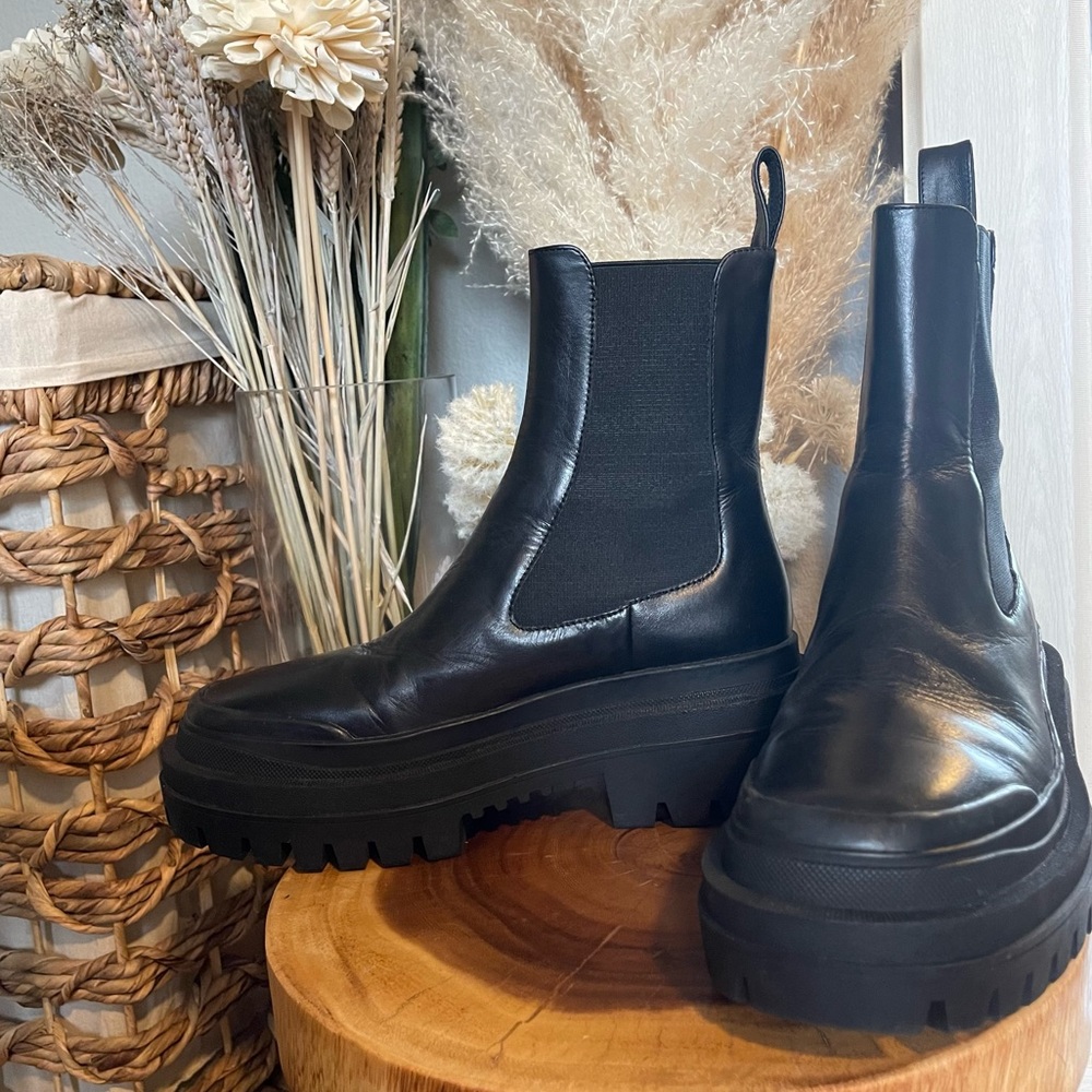 Zara Low Heeled Lug Sole Leather Ankle Boots